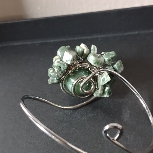 6.5 Inch Weird Green And Silver Tone Bracelet - Picture 5 of 9